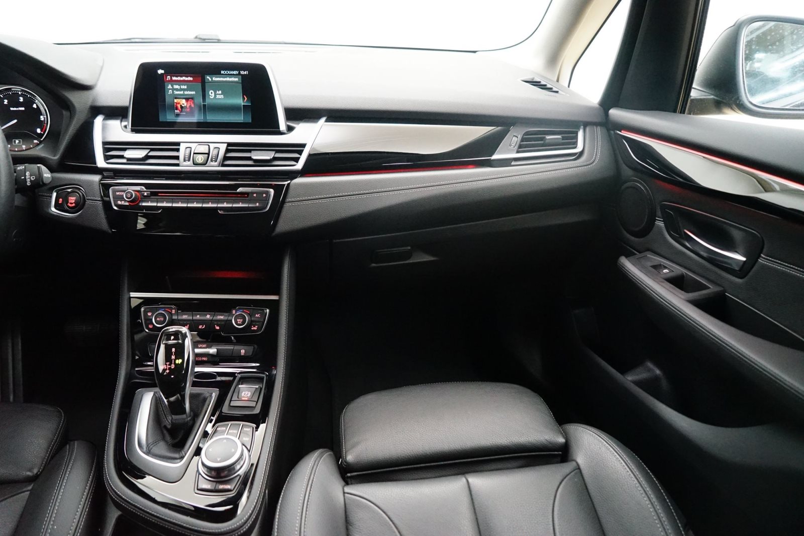 Fahrzeugabbildung BMW 220d xDrive Active Tourer [Sport Line, Navi]