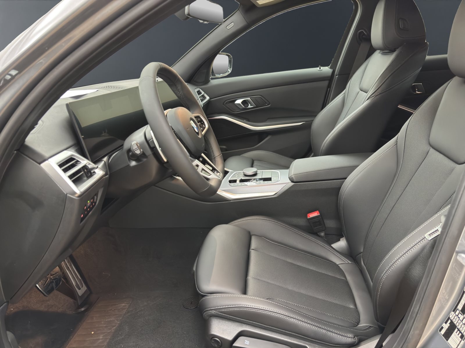 Fahrzeugabbildung BMW 318i Limousine [M Sport, LC Plus, RFK, SHZ] DAB