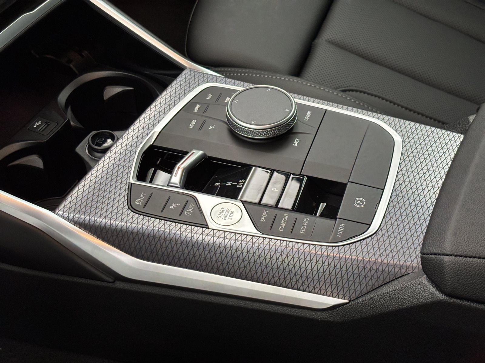 Fahrzeugabbildung BMW 318i Limousine [M Sport, LC Plus, RFK, SHZ] DAB