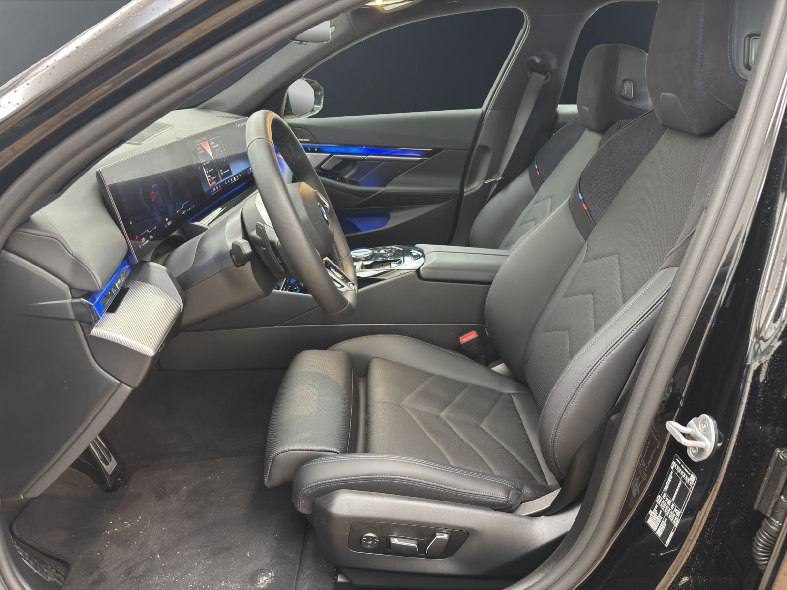 Fahrzeugabbildung BMW 520d Limousine [M Sport, ACC, RFK, h&k Sound]