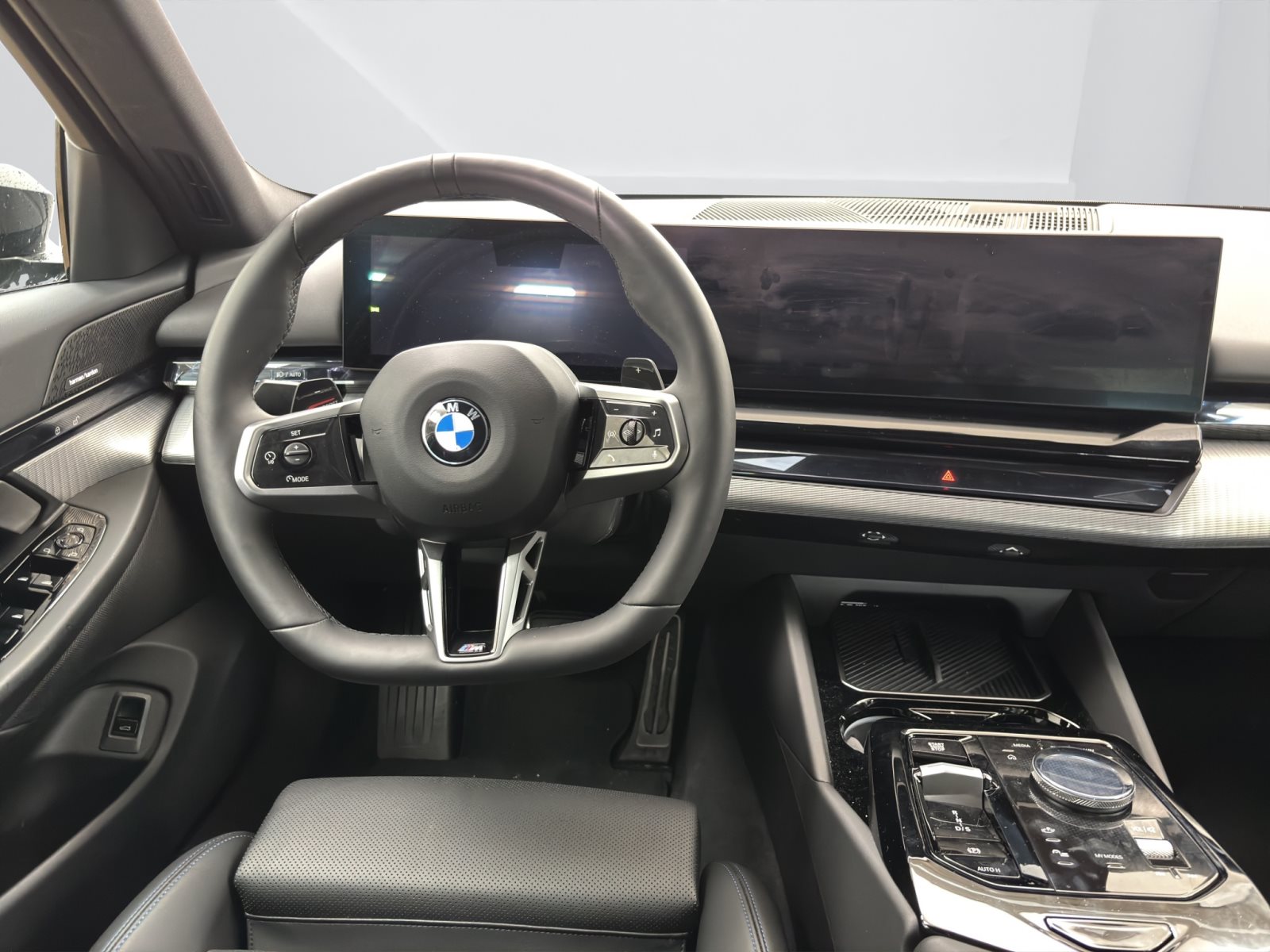 Fahrzeugabbildung BMW 520d Limousine [M Sport, ACC, RFK, h&k Sound]