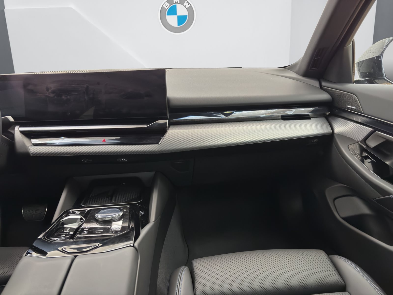 Fahrzeugabbildung BMW 520d Limousine [M Sport, ACC, RFK, h&k Sound]