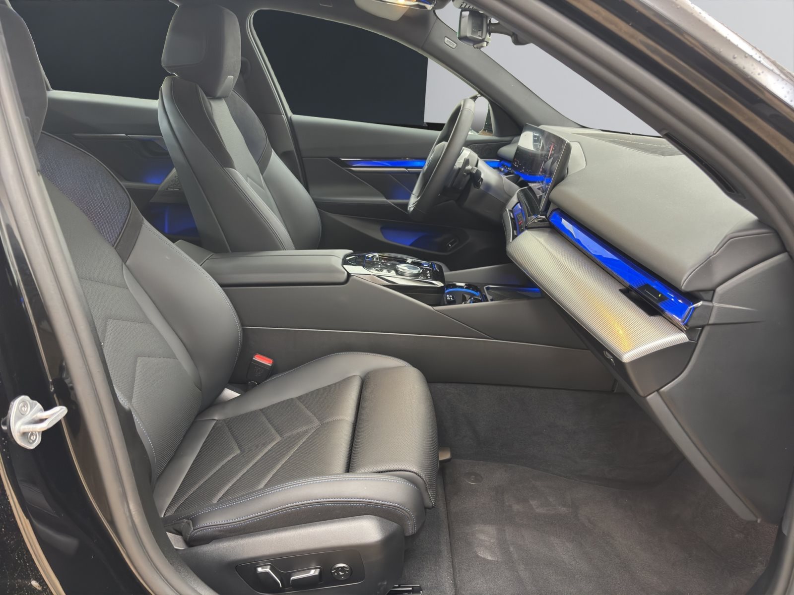 Fahrzeugabbildung BMW 520d Limousine [M Sport, ACC, RFK, h&k Sound]