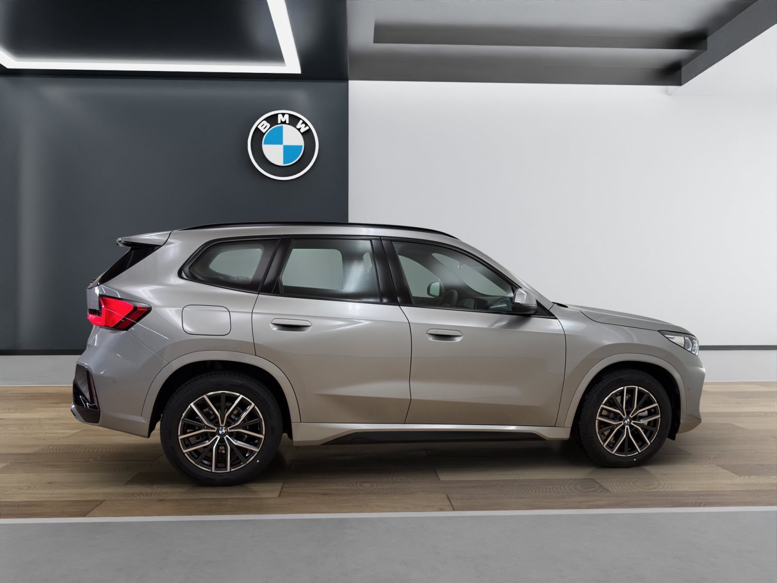 Fahrzeugabbildung BMW X1 sDrive20i [M Sport, ACC, RFK, AHK, 18 LMR]