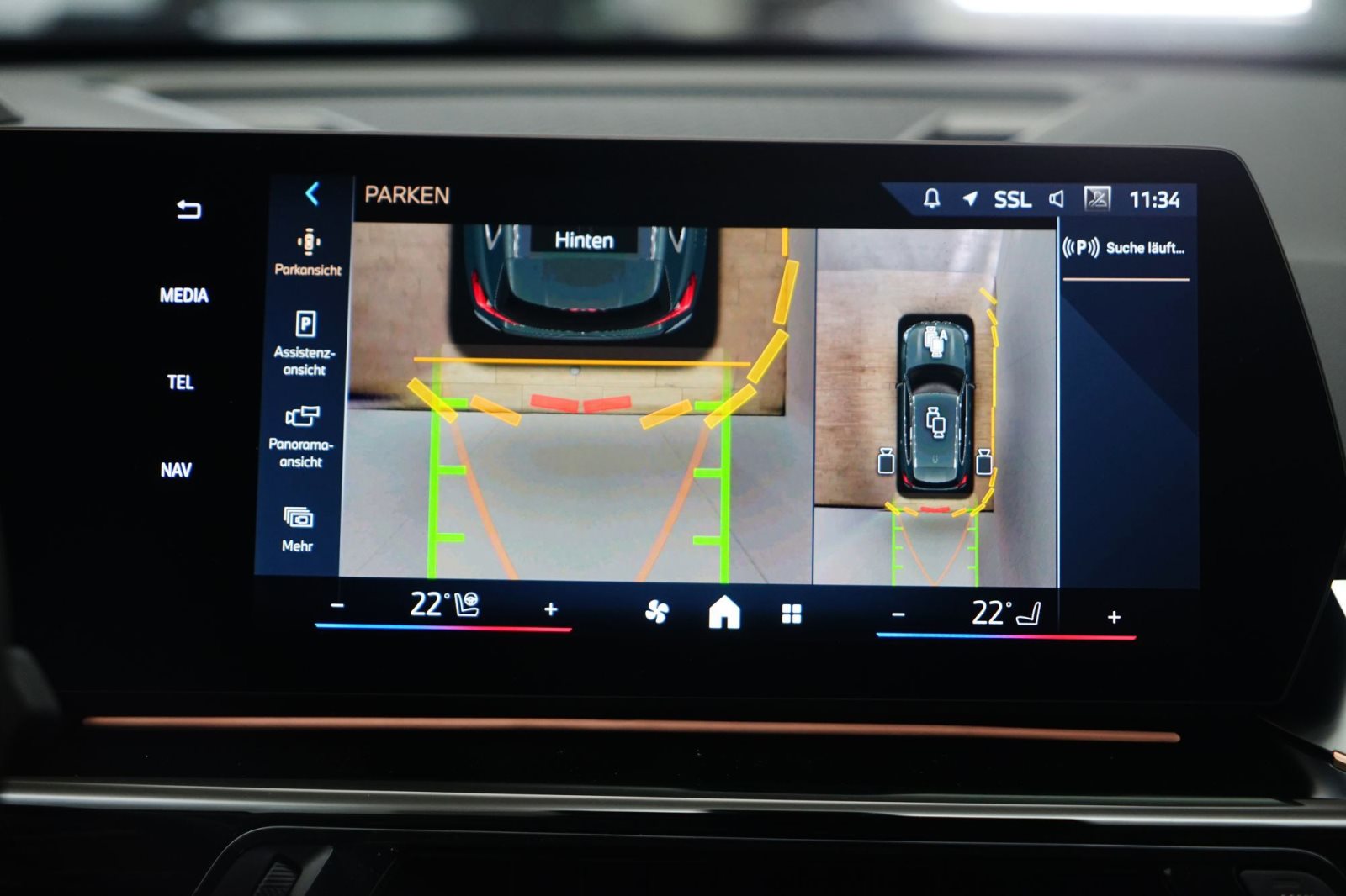 Fahrzeugabbildung BMW iX1 xDrive30 [xLine, Navi, HUD, AHK, GSD, RFK, ACC]