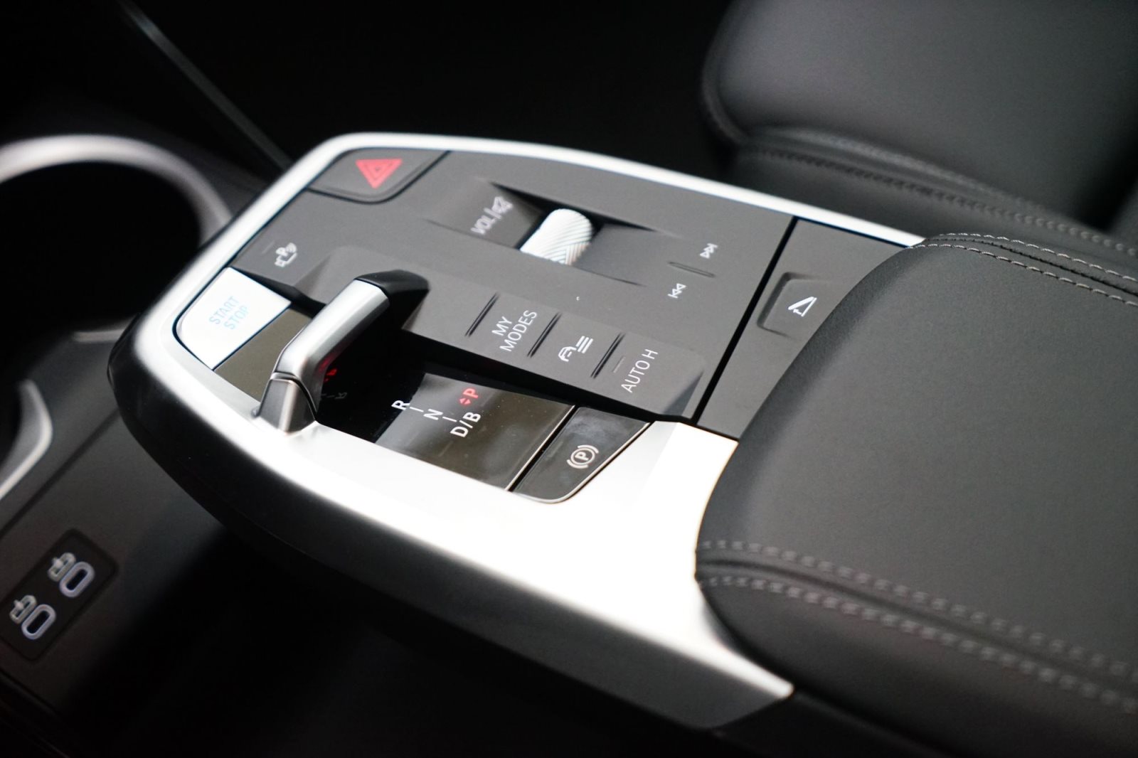 Fahrzeugabbildung BMW iX1 xDrive30 [xLine, Navi, HUD, AHK, GSD, RFK, ACC]