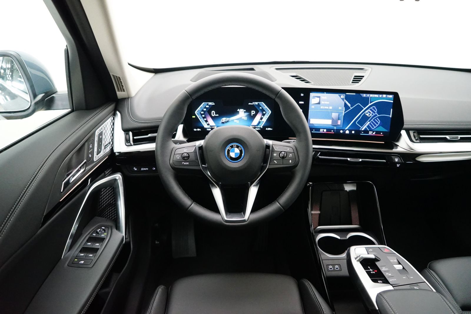 Fahrzeugabbildung BMW iX1 xDrive30 [xLine, Navi, HUD, AHK, GSD, RFK, ACC]