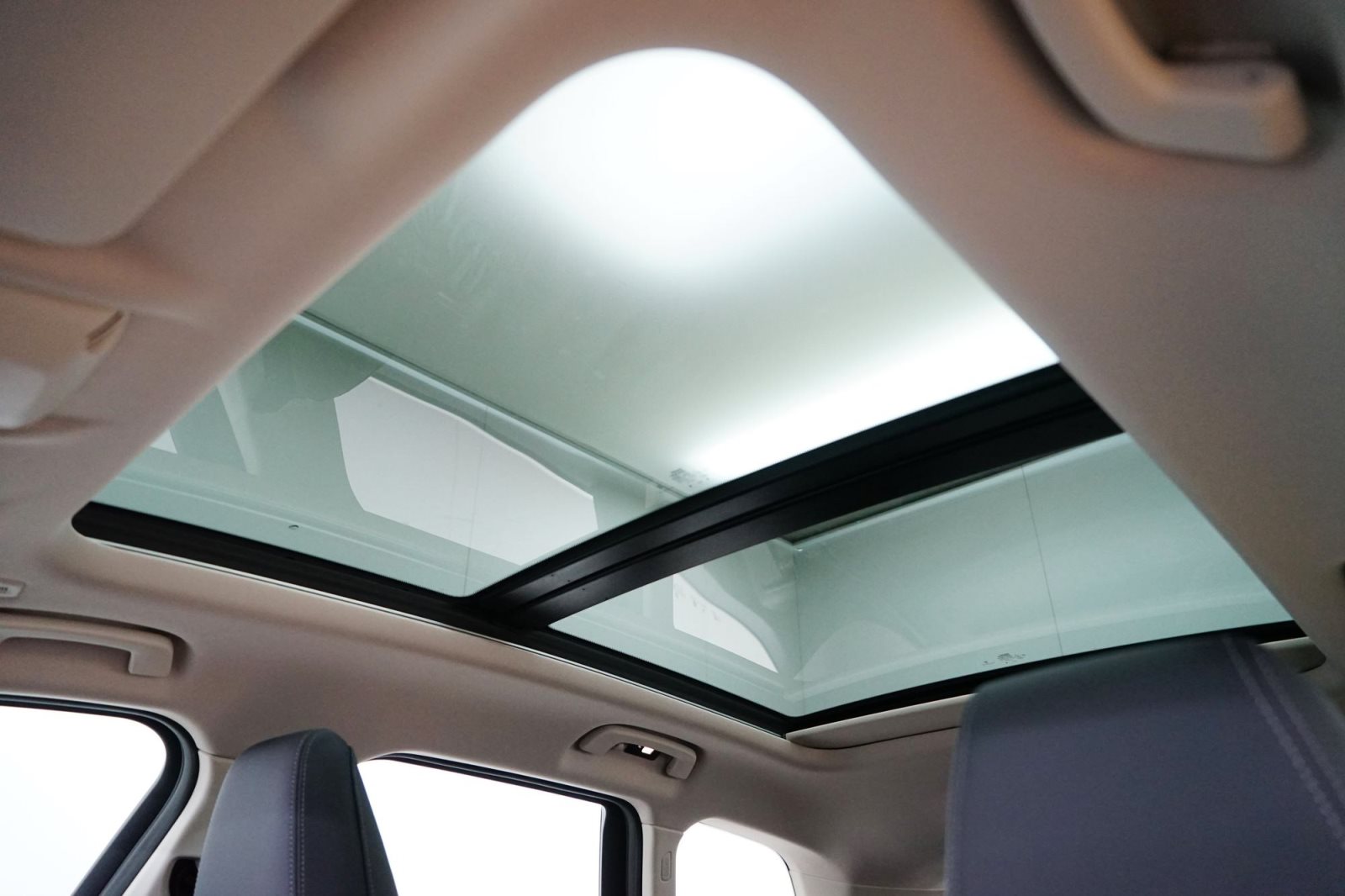 Fahrzeugabbildung BMW iX1 xDrive30 [xLine, Navi, HUD, AHK, GSD, RFK, ACC]
