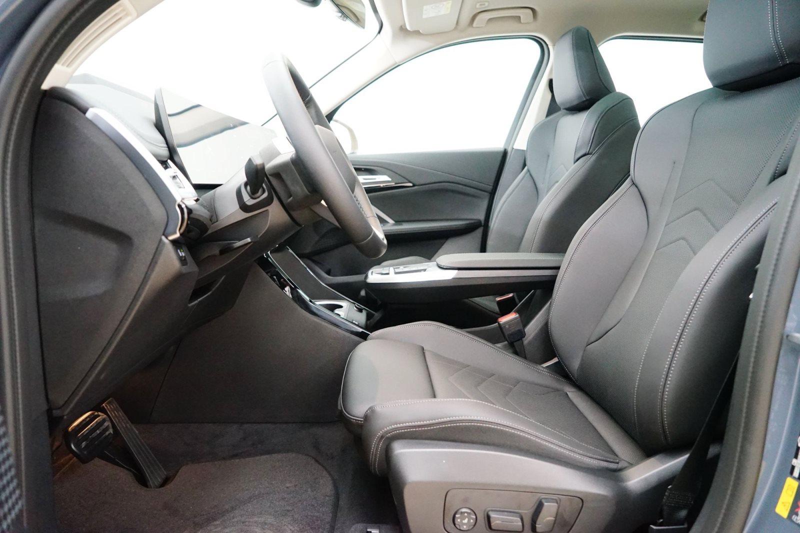 Fahrzeugabbildung BMW iX1 xDrive30 [xLine, Navi, HUD, AHK, GSD, RFK, ACC]