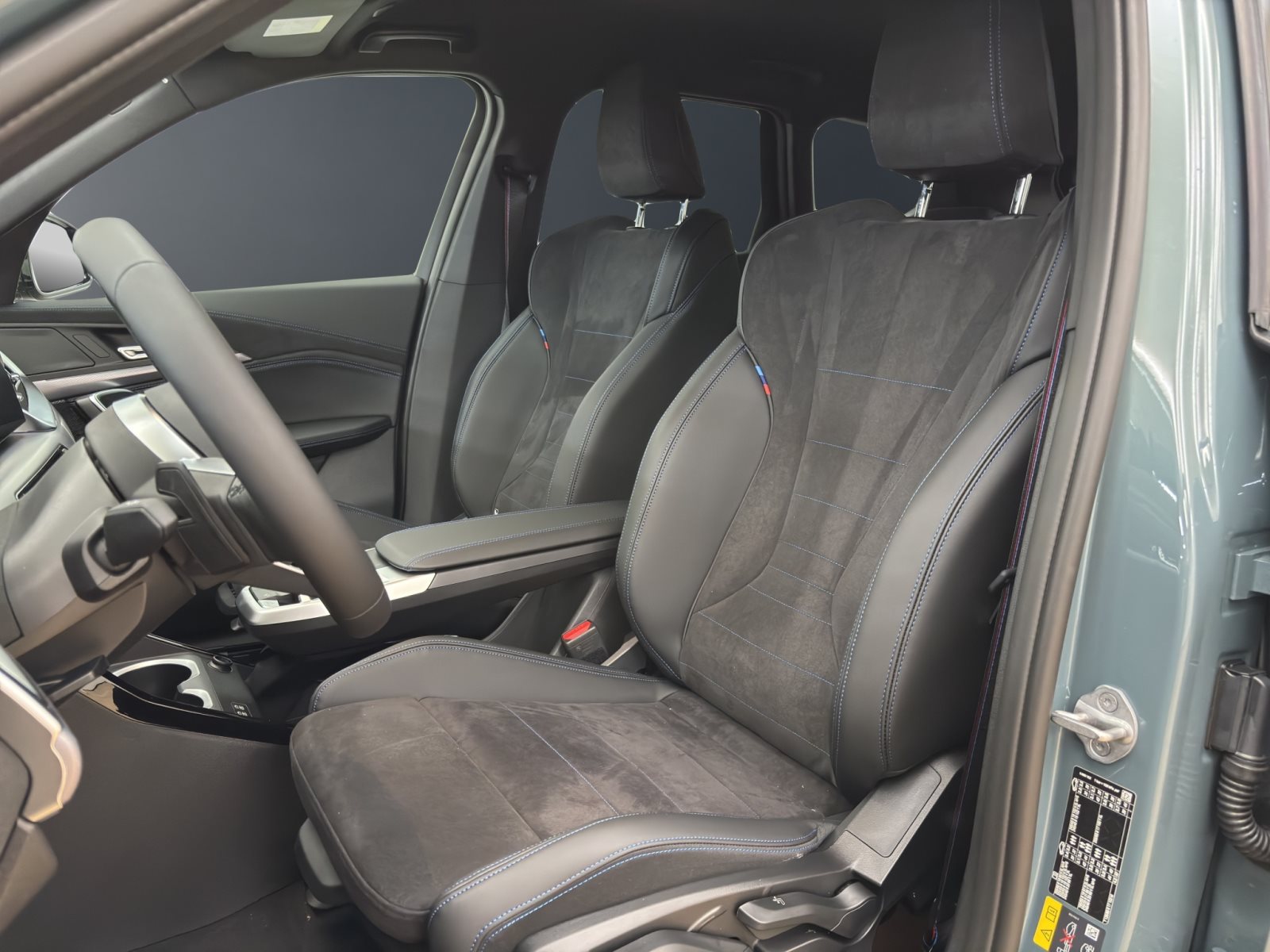Fahrzeugabbildung BMW iX1 eDrive20 [M Sport Pro, AHK, ACC, 19 LMR, RFK]