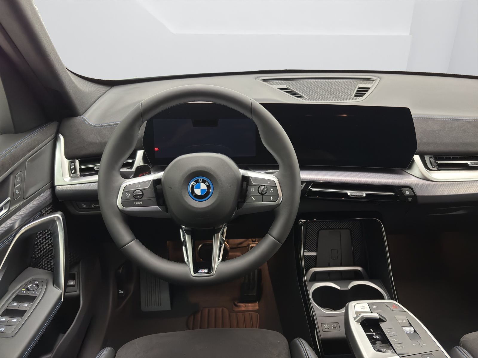 Fahrzeugabbildung BMW iX1 eDrive20 [M Sport Pro, AHK, ACC, 19 LMR, RFK]