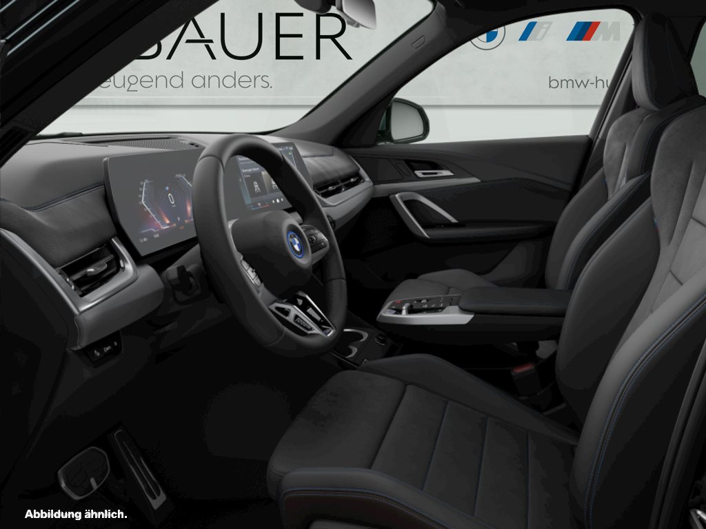 Fahrzeugabbildung BMW iX1 eDrive20 [M Sport Pro, AHK, ACC, 19 LMR, RFK]