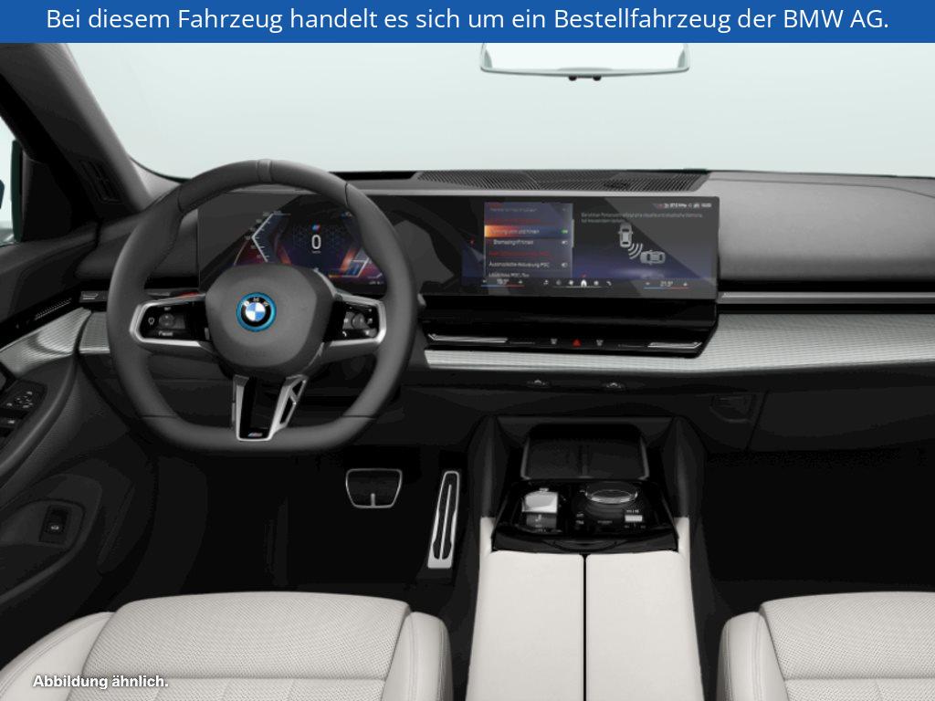 Fahrzeugabbildung BMW i5 xDrive40 Limousine