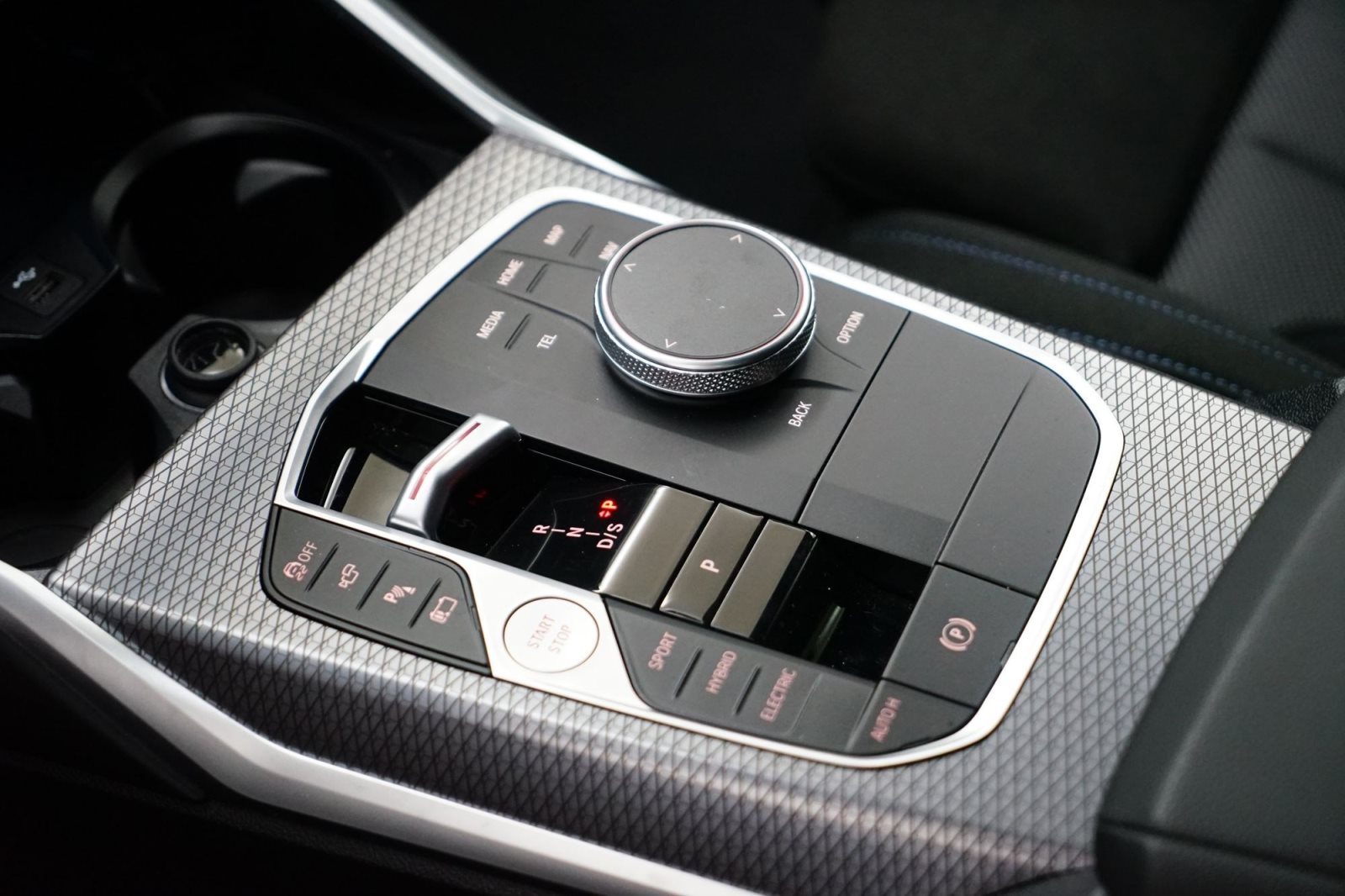 Fahrzeugabbildung BMW 330e Touring [M Sport, HUD, AHK, ACC, h&k Sound]