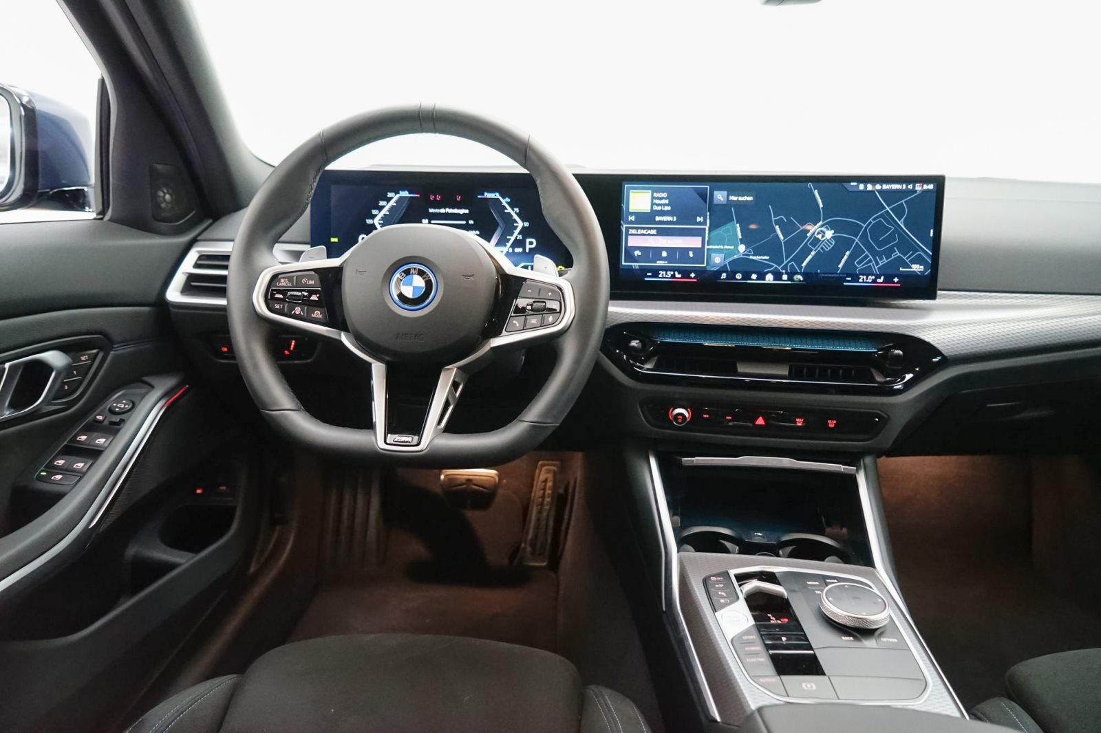 Fahrzeugabbildung BMW 330e Touring [M Sport, HUD, AHK, ACC, h&k Sound]