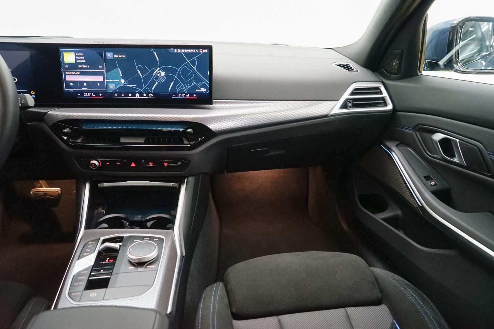 Fahrzeugabbildung BMW 330e Touring [M Sport, HUD, AHK, ACC, h&k Sound]