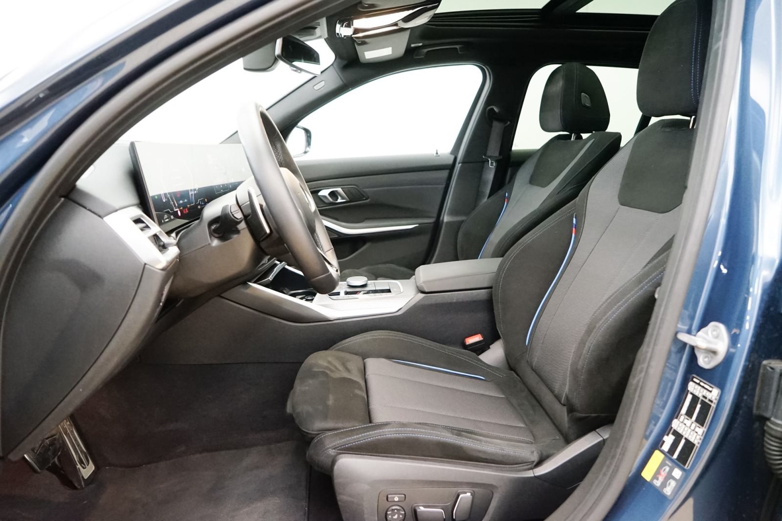 Fahrzeugabbildung BMW 330e Touring [M Sport, HUD, AHK, ACC, h&k Sound]