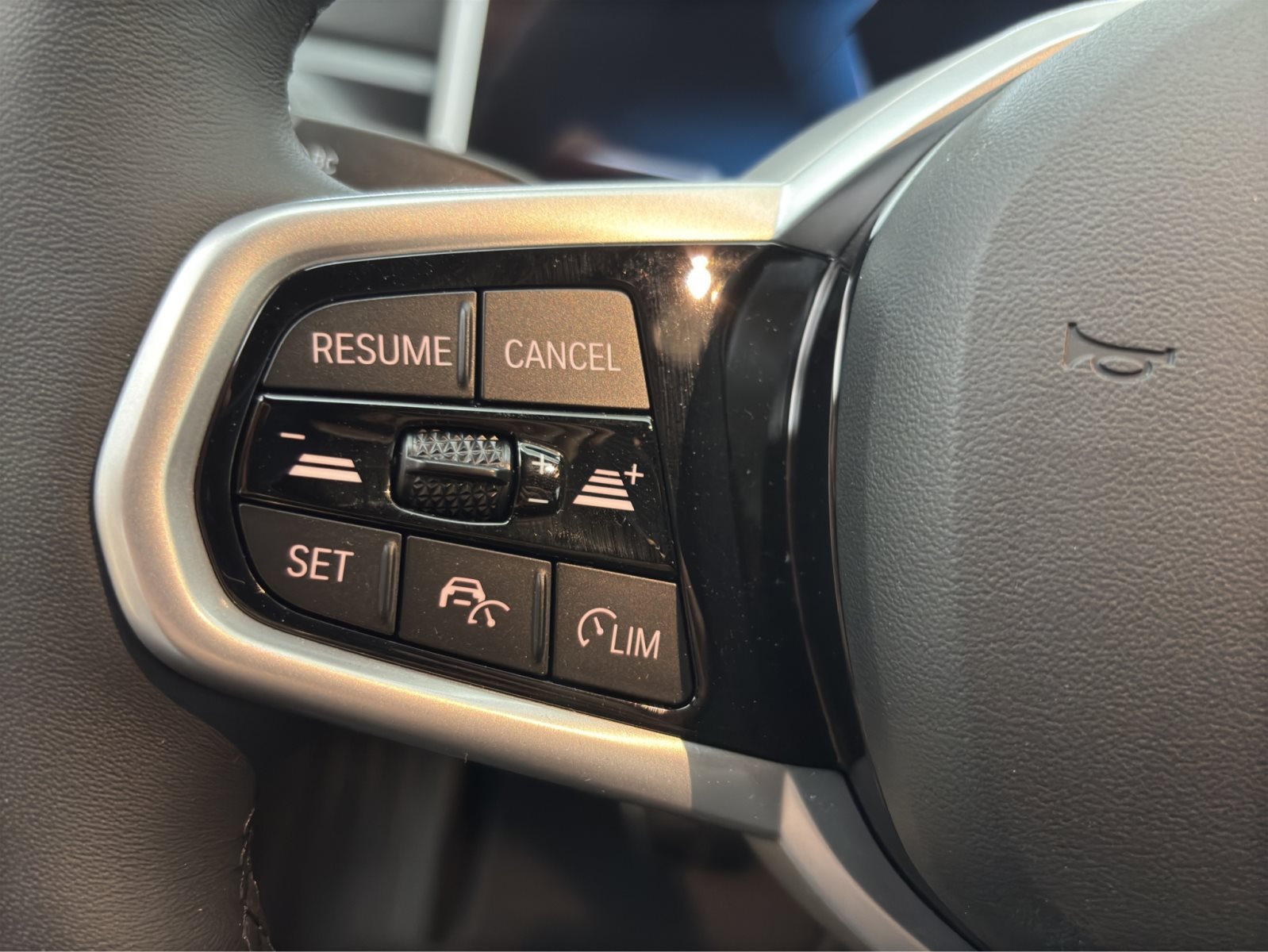 Fahrzeugabbildung BMW i4 eDrive40 [M Sport, LC Plus, AHK, ACC, RFK]