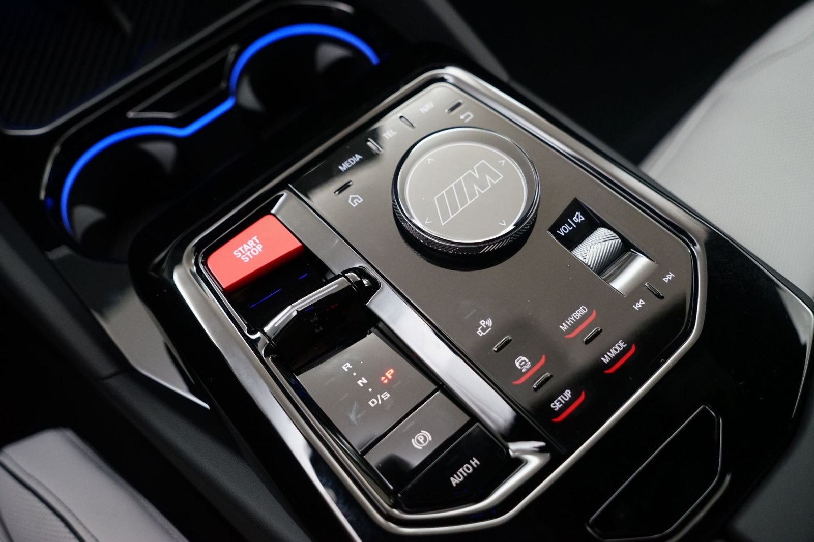 Fahrzeugabbildung BMW M5 Limousine [HUD, AHK, ACC, B&W Sound, RFK]