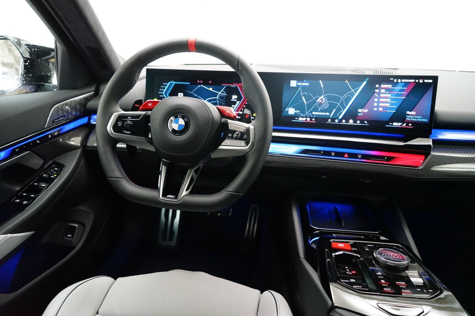Fahrzeugabbildung BMW M5 Limousine [HUD, AHK, ACC, B&W Sound, RFK]
