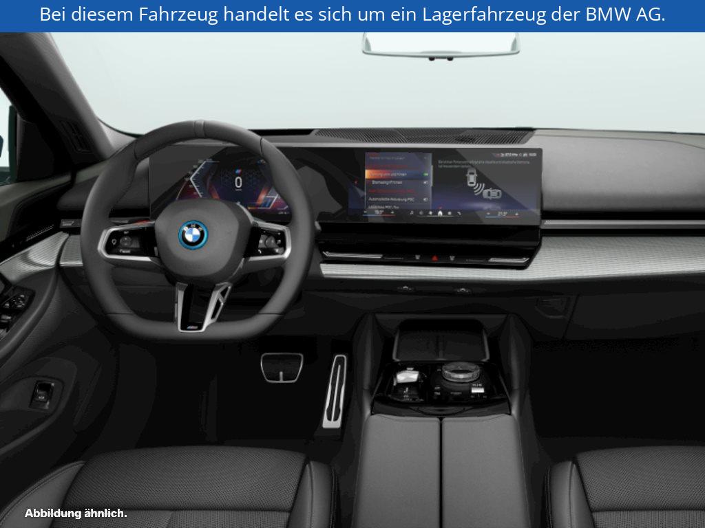 Fahrzeugabbildung BMW i5 eDrive40 Limousine