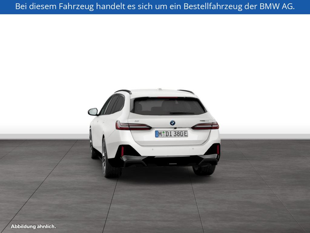 Fahrzeugabbildung BMW i5 xDrive40 Touring