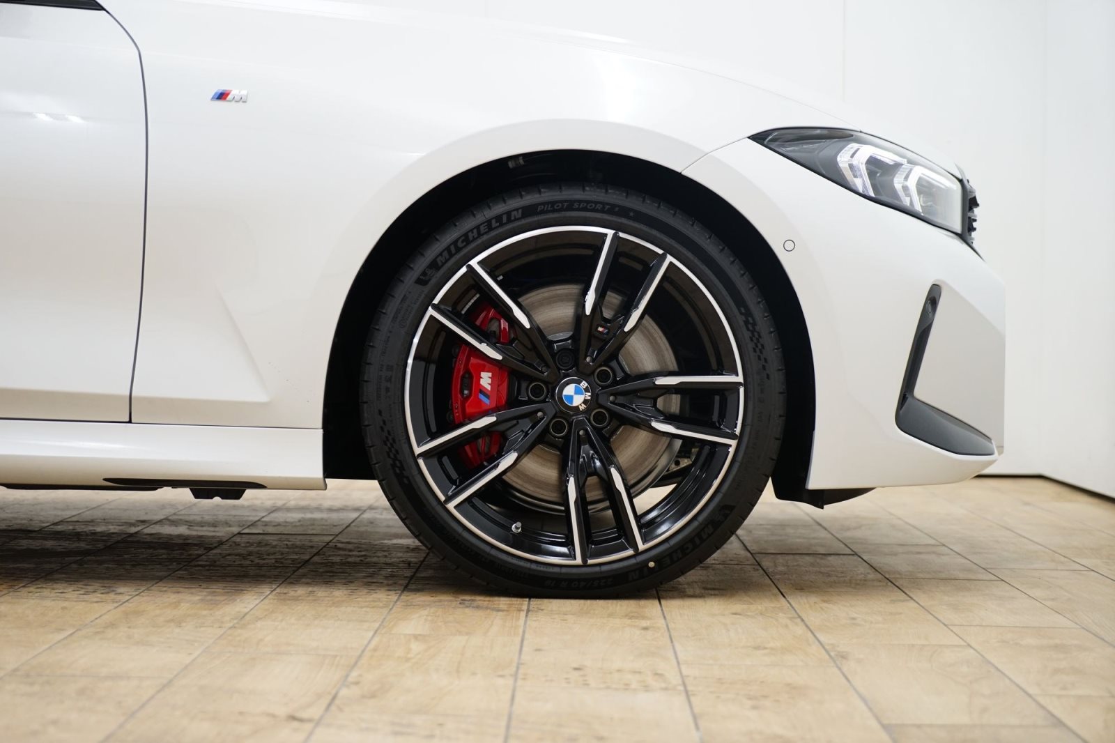 Fahrzeugabbildung BMW M340d xDrive Touring [HUD, ACC, AHK, GSD, 19 LMR]