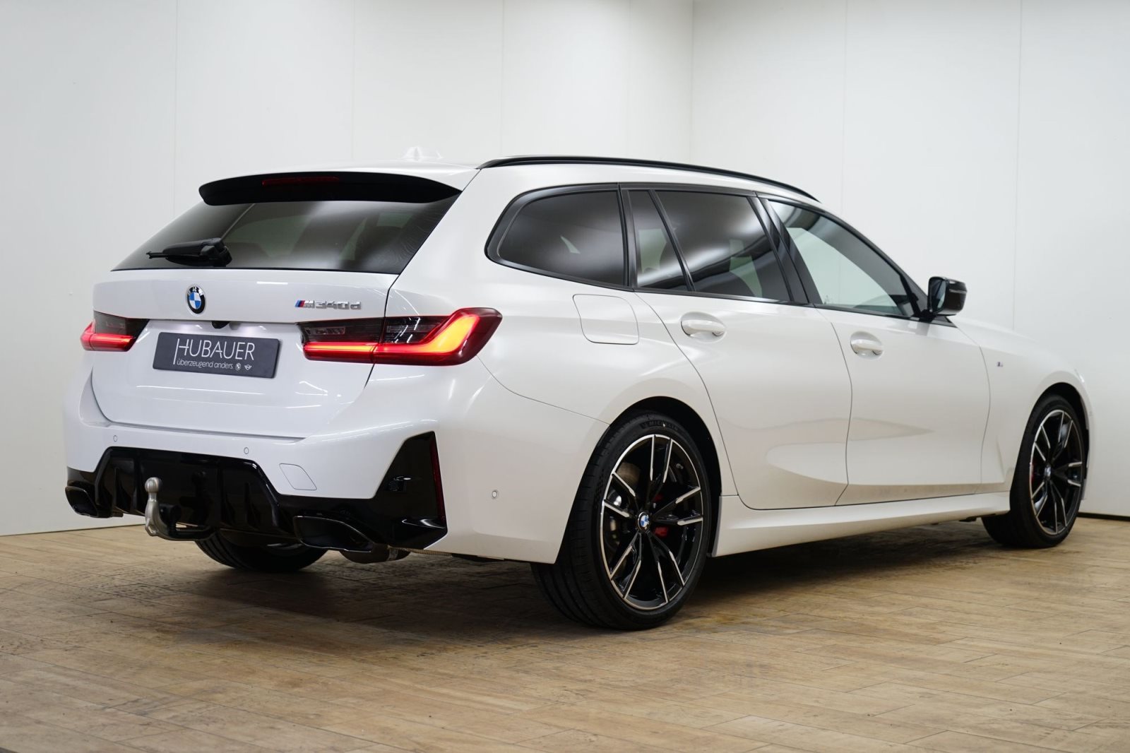 Fahrzeugabbildung BMW M340d xDrive Touring [HUD, ACC, AHK, GSD, 19 LMR]