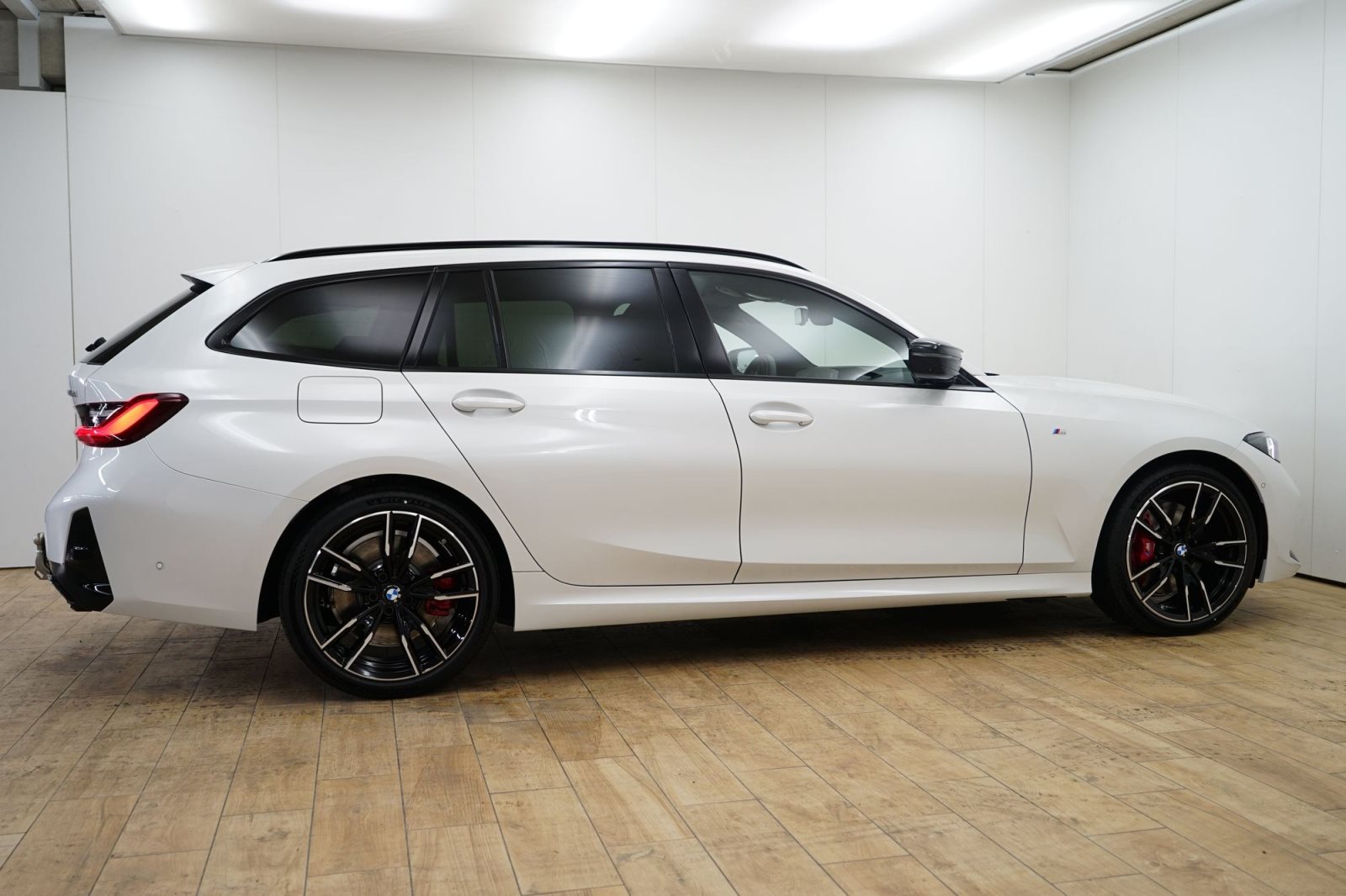 Fahrzeugabbildung BMW M340d xDrive Touring [HUD, ACC, AHK, GSD, 19 LMR]