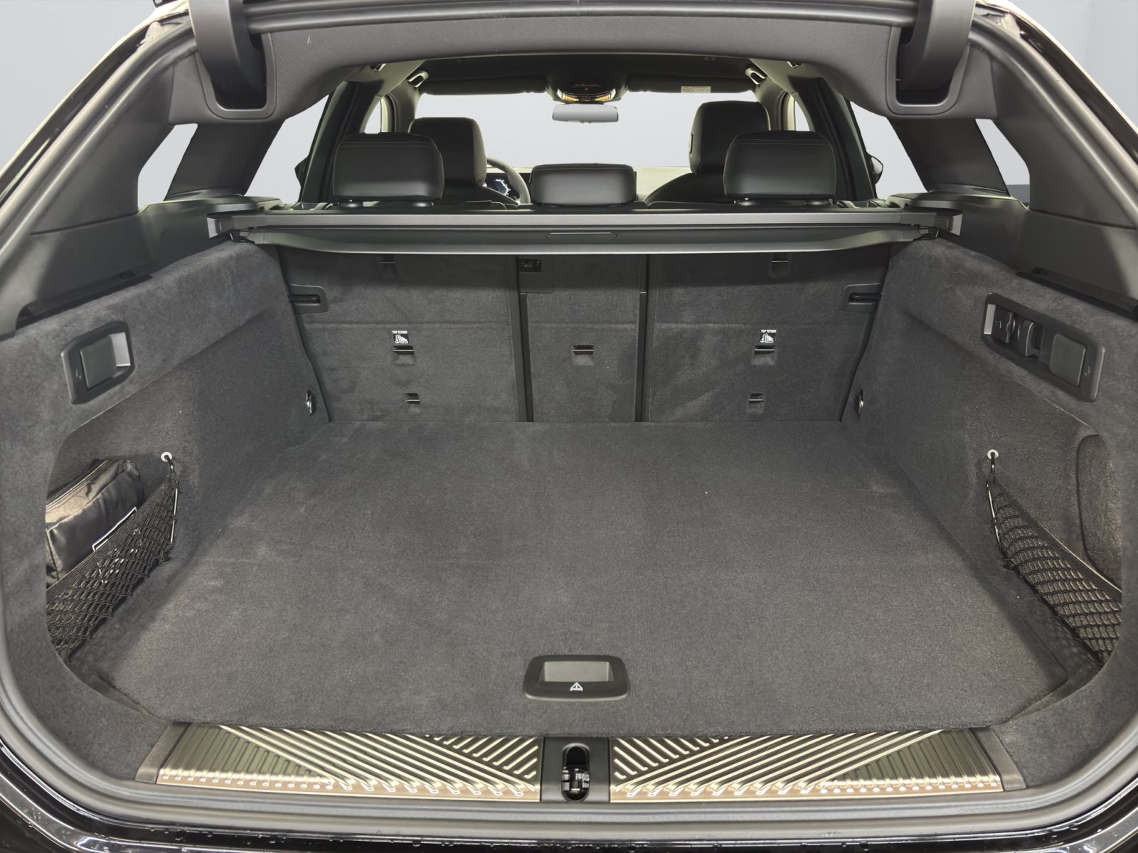 Fahrzeugabbildung BMW 530e Touring [M Sport, HUD, AHK, ACC, 20 LMR]