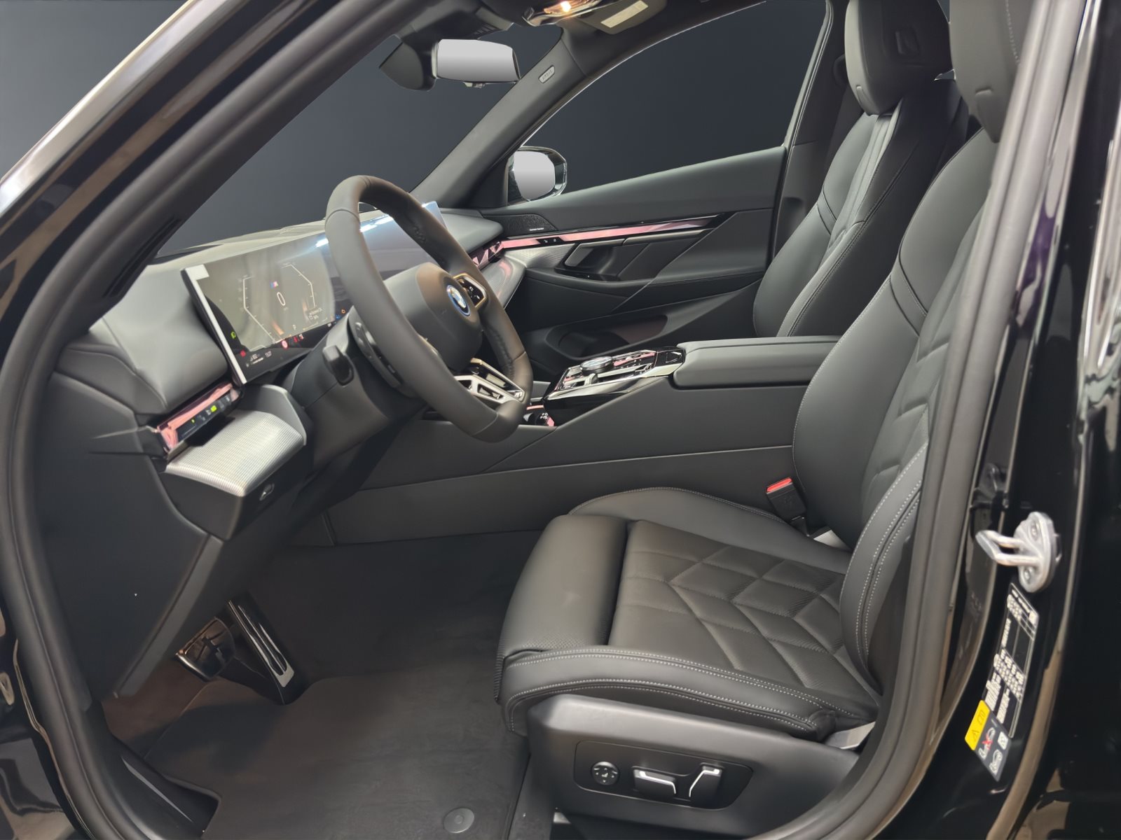 Fahrzeugabbildung BMW 530e Touring [M Sport, HUD, AHK, ACC, 20 LMR]