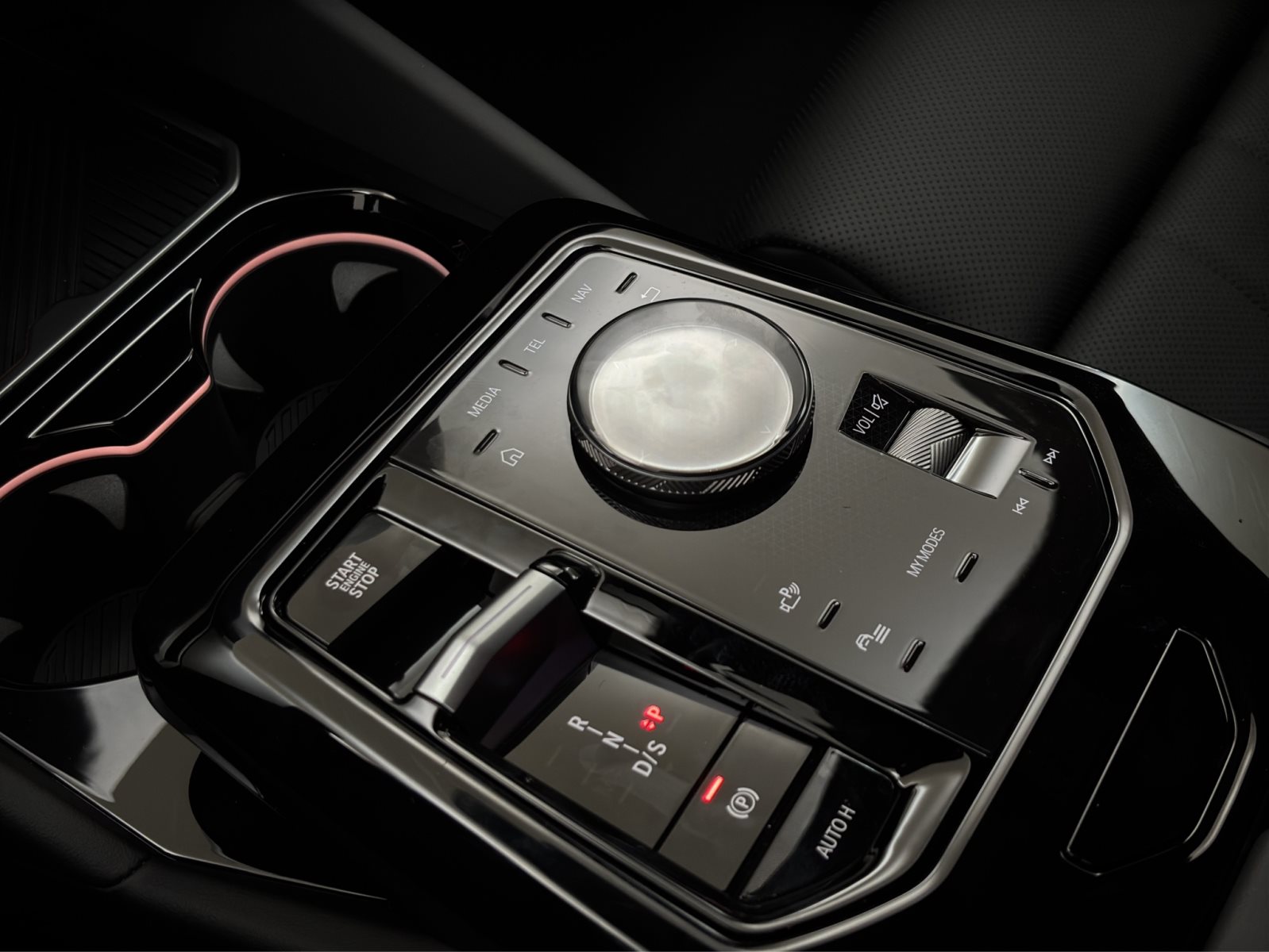 Fahrzeugabbildung BMW 530e Touring [M Sport, HUD, AHK, ACC, 20 LMR]