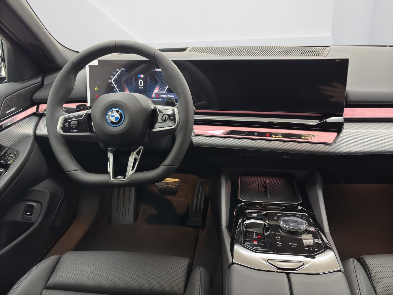 Fahrzeugabbildung BMW 530e Touring [M Sport, HUD, AHK, ACC, 20 LMR]