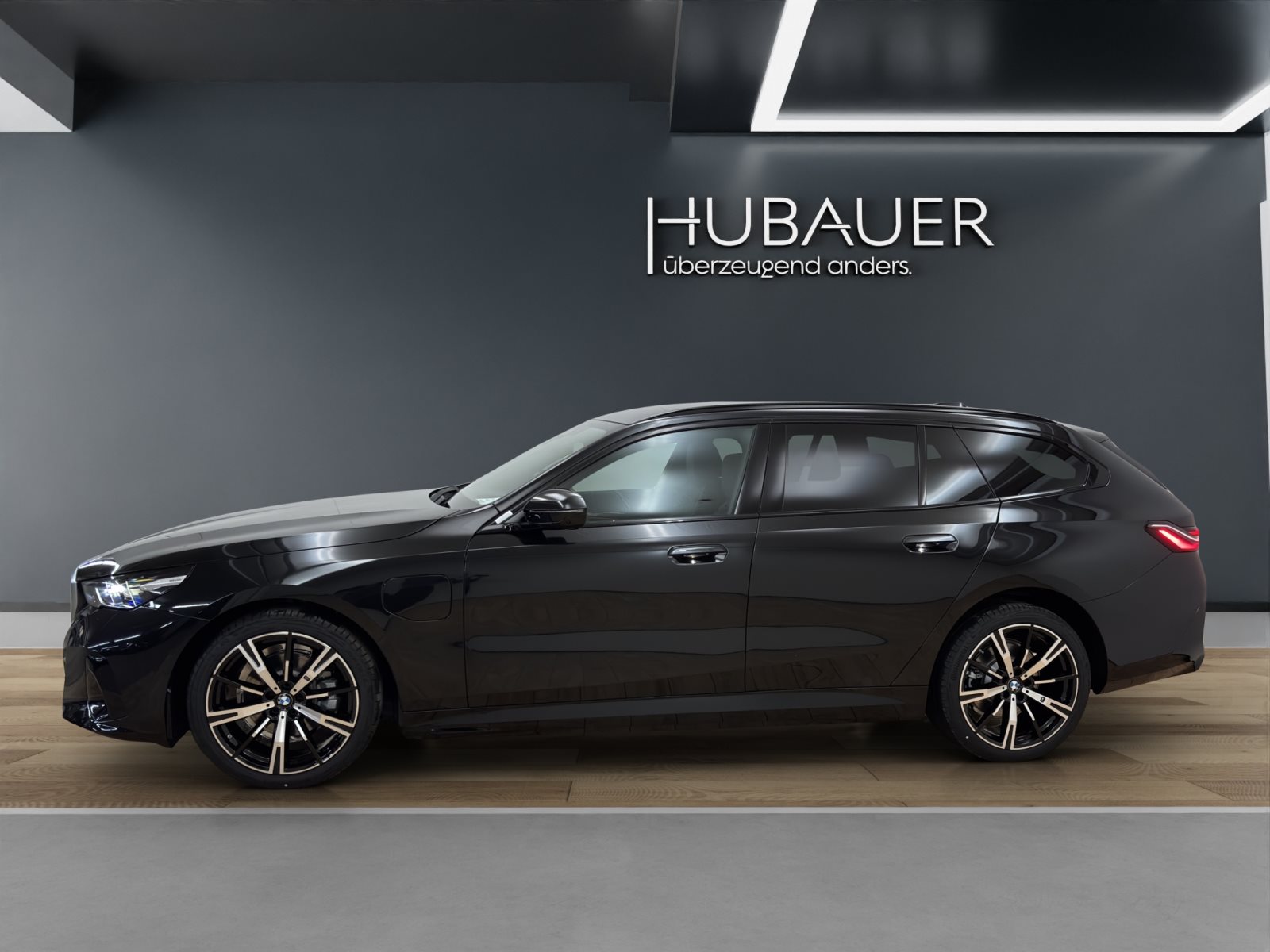 Fahrzeugabbildung BMW 530e Touring [M Sport, HUD, AHK, ACC, 20 LMR]