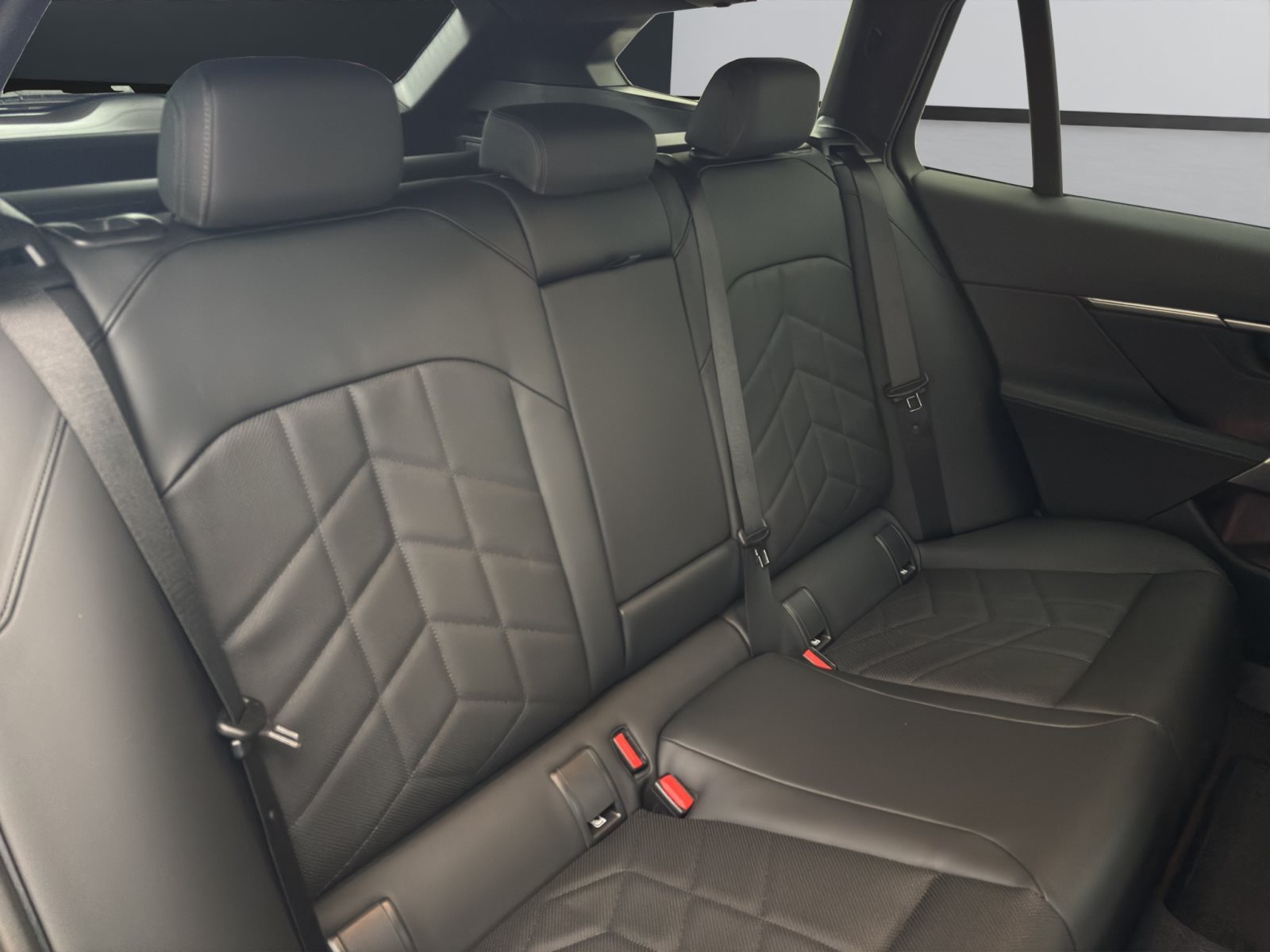 Fahrzeugabbildung BMW 530e Touring [M Sport, HUD, AHK, ACC, 20 LMR]