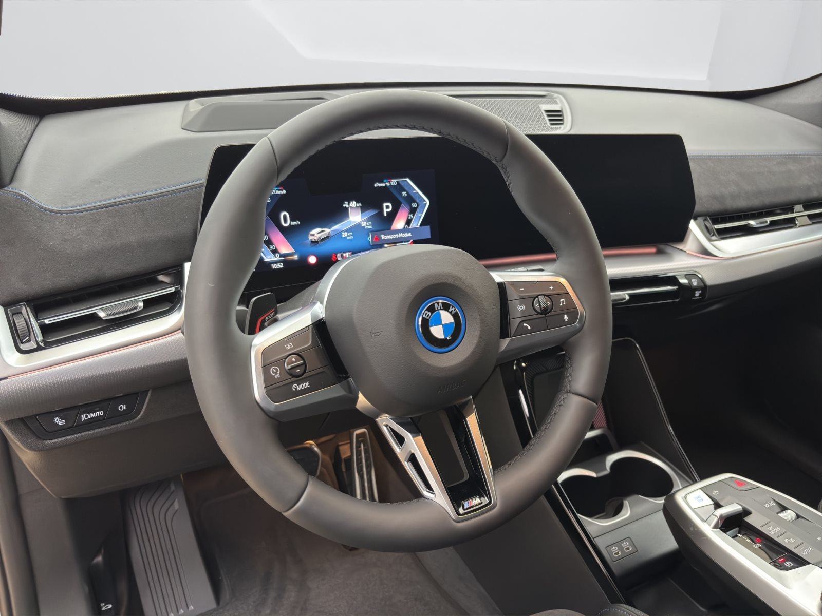 Fahrzeugabbildung BMW iX1 xDrive30 [M Sport, HUD, AHK, ACC, RFK, 19 LMR]