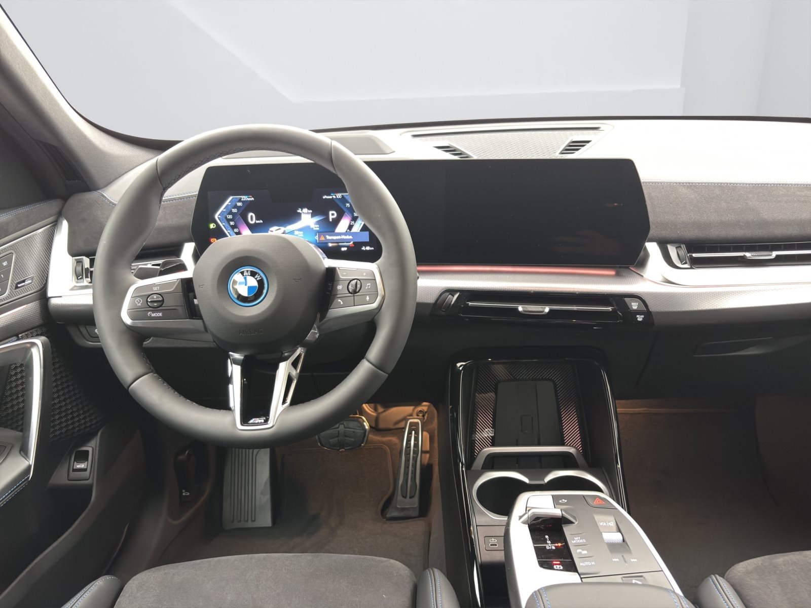 Fahrzeugabbildung BMW iX1 xDrive30 [M Sport, HUD, AHK, ACC, RFK, 19 LMR]