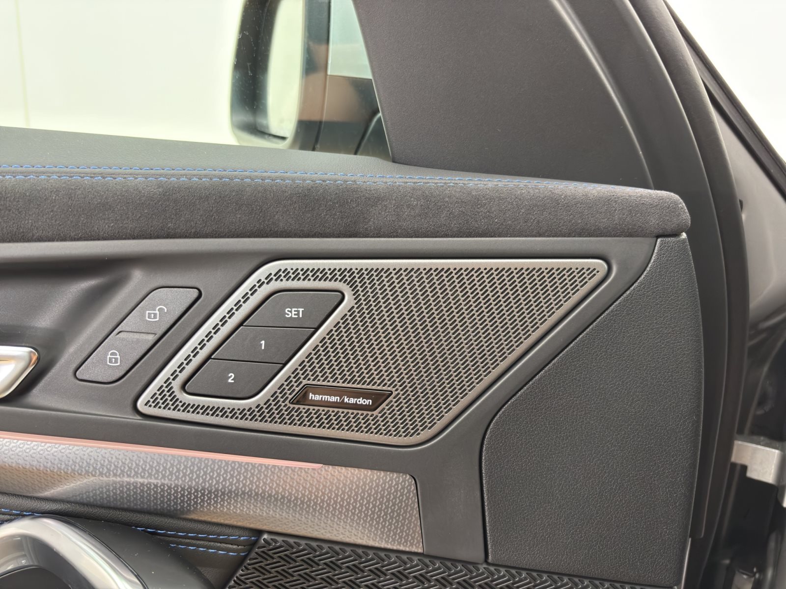 Fahrzeugabbildung BMW iX1 xDrive30 [M Sport, HUD, AHK, ACC, RFK, 19 LMR]