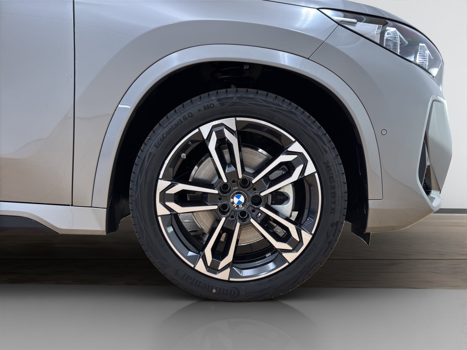 Fahrzeugabbildung BMW iX1 xDrive30 [M Sport, HUD, AHK, ACC, RFK, 19 LMR]