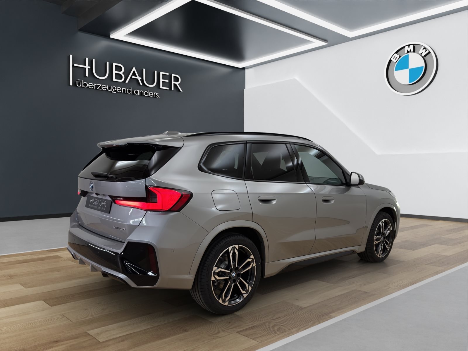 Fahrzeugabbildung BMW iX1 xDrive30 [M Sport, HUD, AHK, ACC, RFK, 19 LMR]