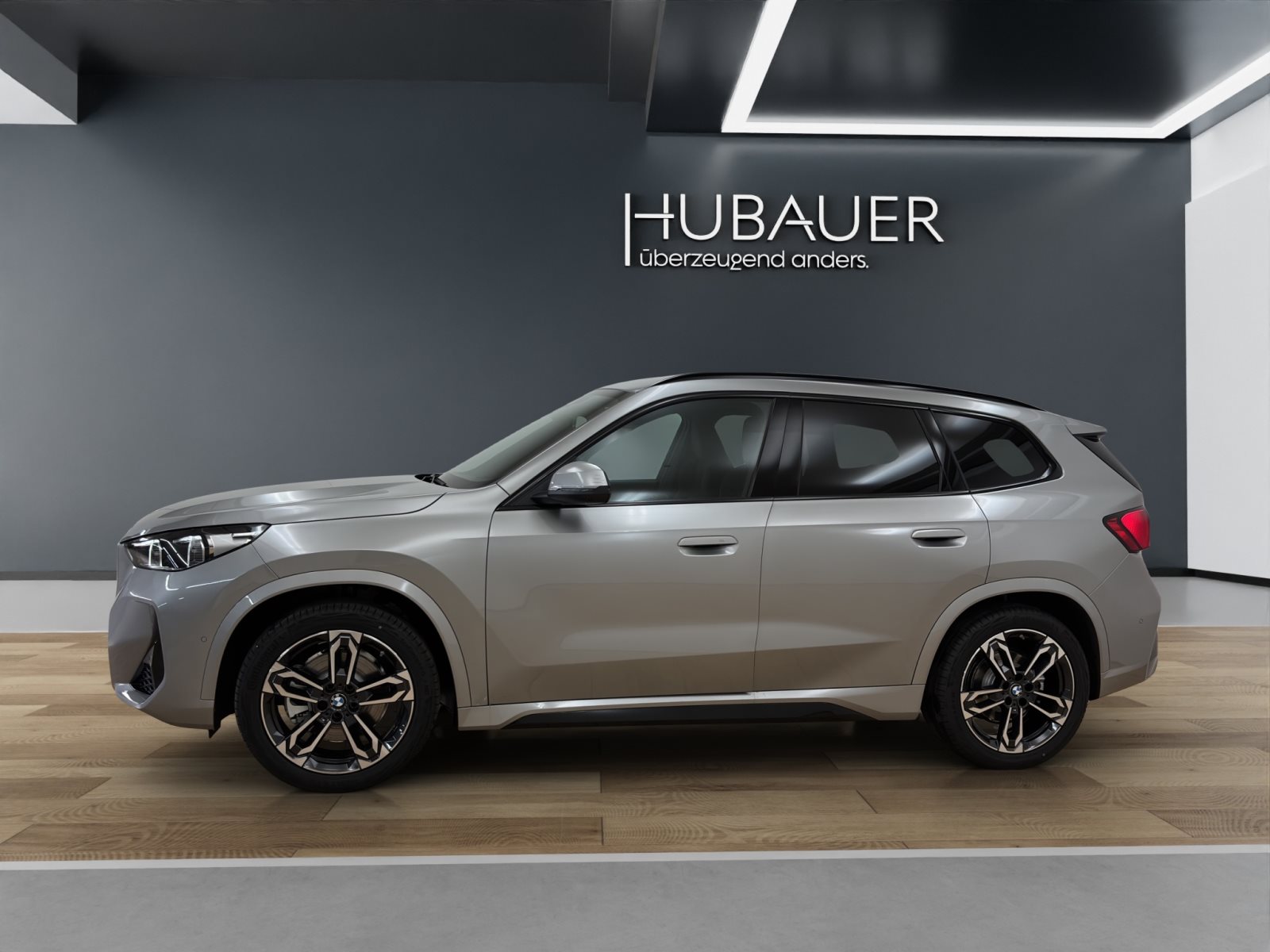 Fahrzeugabbildung BMW iX1 xDrive30 [M Sport, HUD, AHK, ACC, RFK, 19 LMR]
