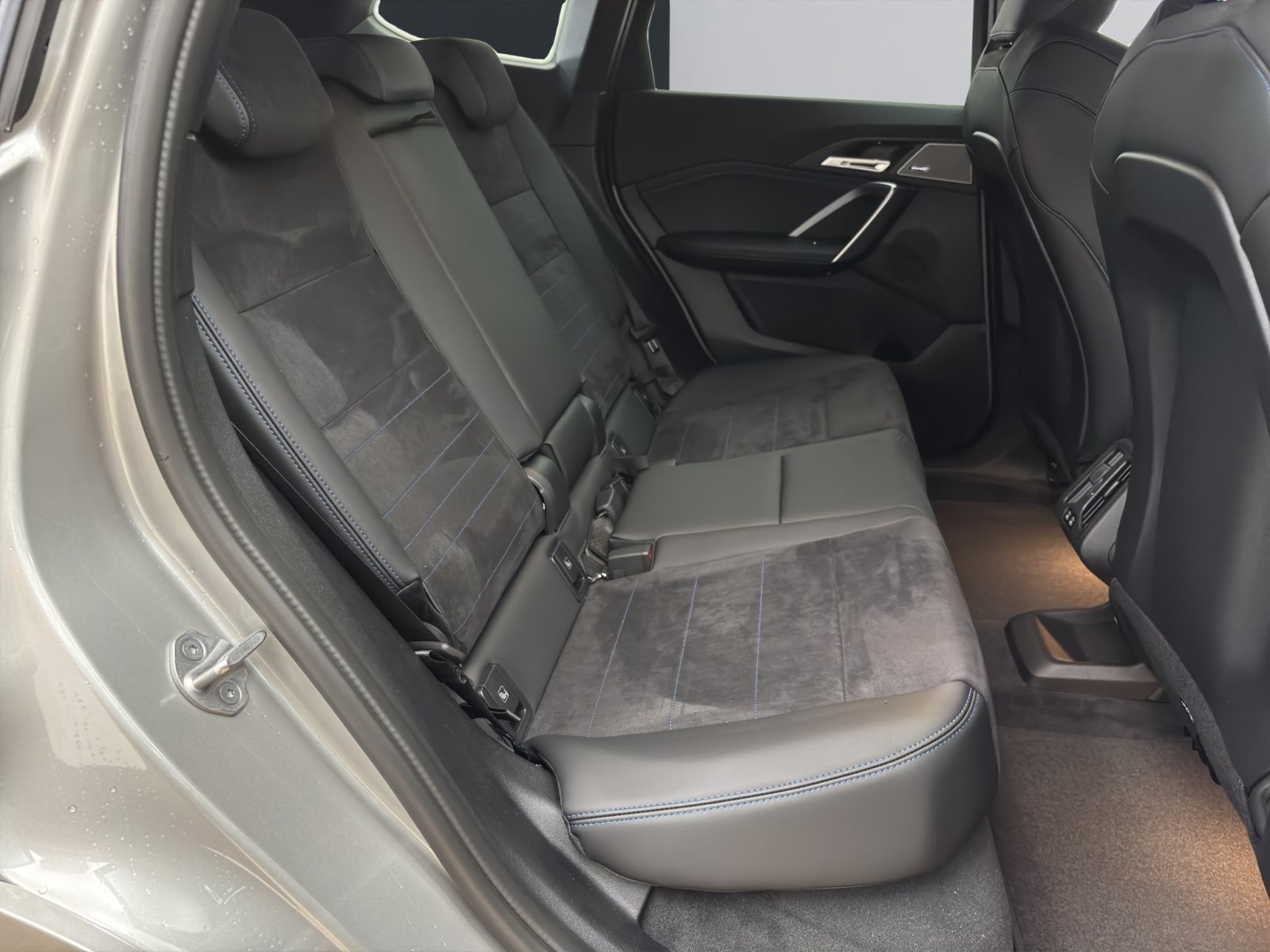 Fahrzeugabbildung BMW iX1 xDrive30 [M Sport, HUD, AHK, ACC, RFK, 19 LMR]