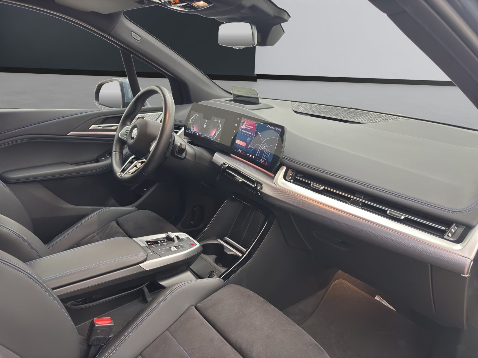 Fahrzeugabbildung BMW 220i Active Tourer [M Sport, ACC, RFK, HK Sound]