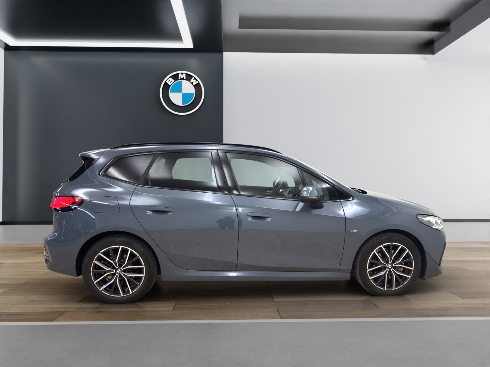 Fahrzeugabbildung BMW 220i Active Tourer [M Sport, ACC, RFK, HK Sound]