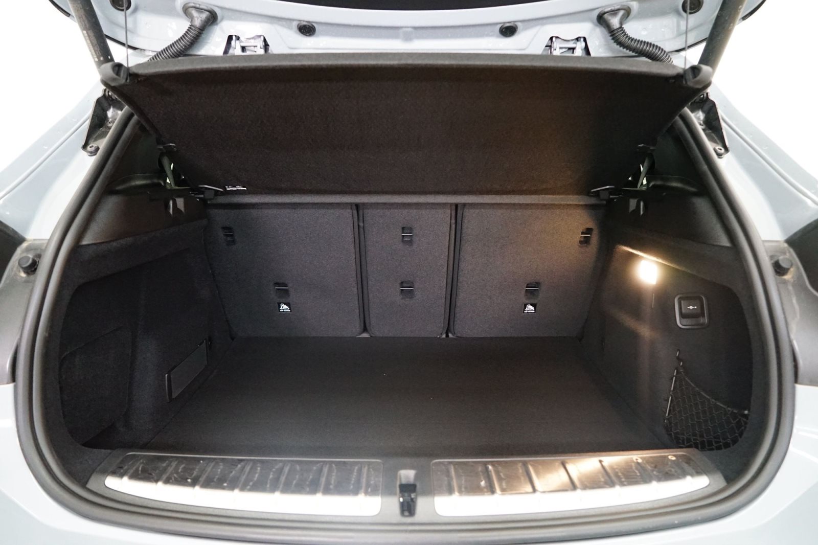 Fahrzeugabbildung BMW X2 xDrive25e [M Sport, Navi+, ACC, RFK, HUD]