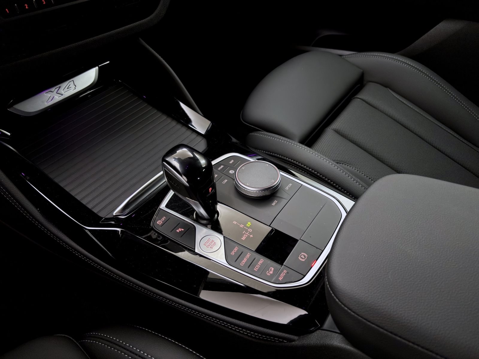 Fahrzeugabbildung BMW X4 xDrive20d [M Sport, Laser, HUD, RFK, AHK]