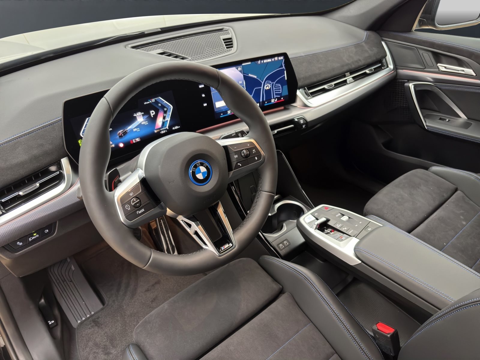 Fahrzeugabbildung BMW iX1 eDrive20 [M Sport, AHK, ACC, RFK, 19 LMR, SHZ]