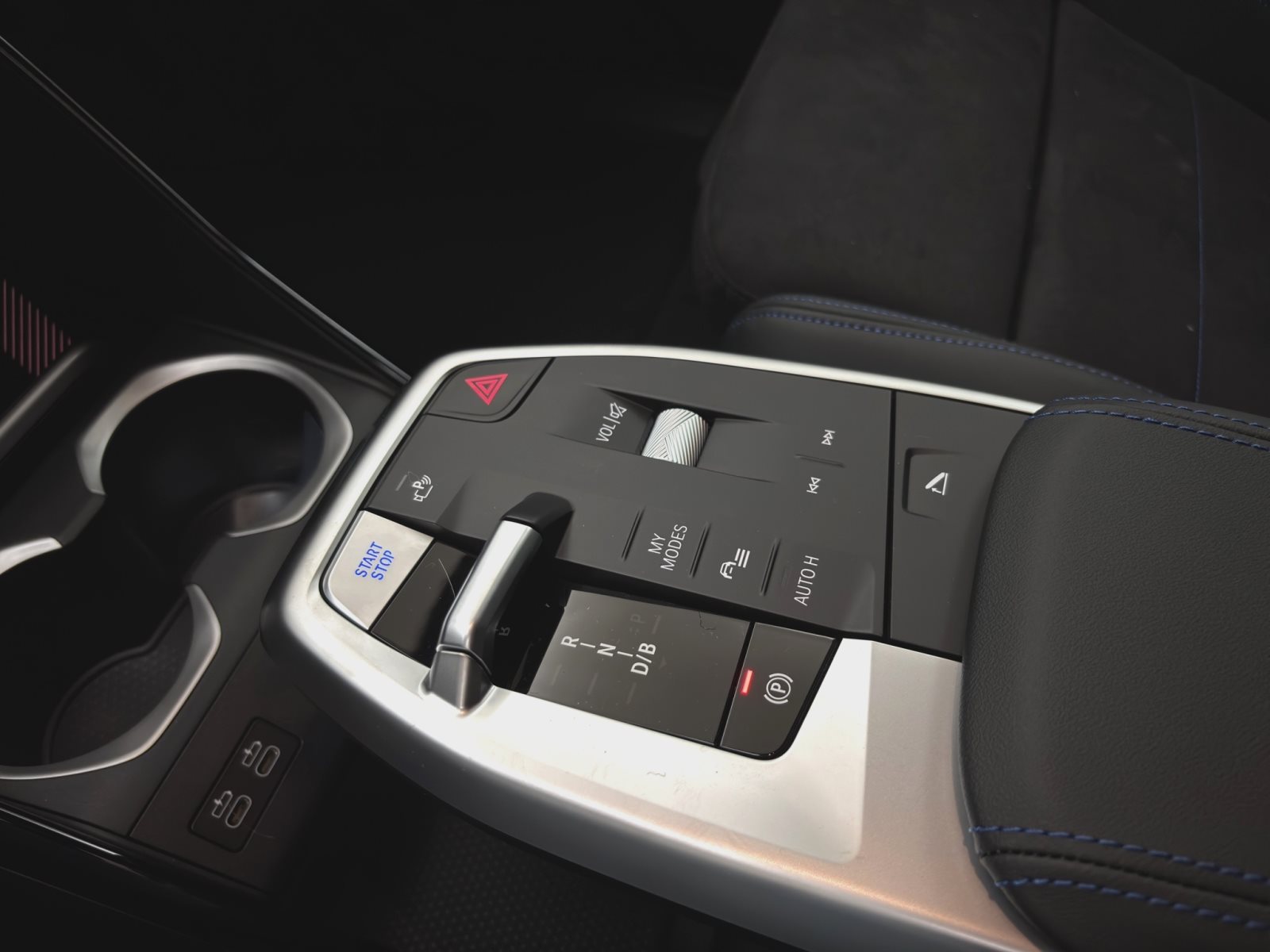 Fahrzeugabbildung BMW iX1 eDrive20 [M Sport, AHK, ACC, RFK, 19 LMR, SHZ]