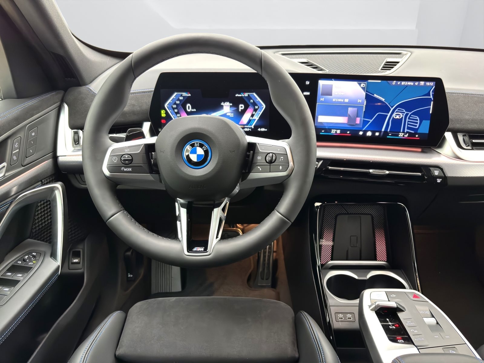 Fahrzeugabbildung BMW iX1 eDrive20 [M Sport, AHK, ACC, RFK, 19 LMR, SHZ]