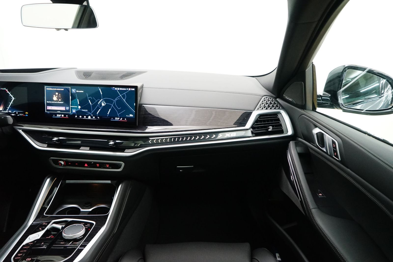Fahrzeugabbildung BMW X6 xDrive30d [M Sport, HUD, AHK, ACC, 22 LMR]